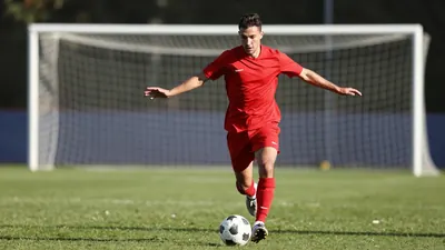 AZ Alkmaar staat met 16 punten uit zes duels aan de leiding in de eredivisie, na een reeks overwinningen die werd...