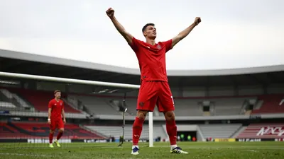 AZ Alkmaar is met drie spelers vertegenwoordigd in het Eredivisie Team van de Maand september, een erkenning voor de...