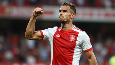 Troy Parrott helpt AZ Alkmaar naar Johan Cruijff Schaal-titel met transfergeruchten