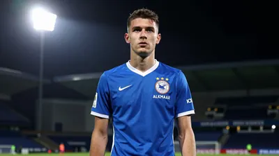 AZ Alkmaar-middenvelder Kees Smit in beeld bij topclubs: waarom Newcastle achterop raakt