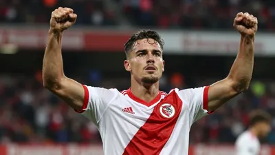 AZ Alkmaar versloeg Fortuna Sittard met 2-0 en staat met een perfecte score van negen punten bovenaan in de Eredivisie...